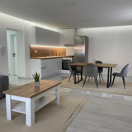 Rozi Apartments ซาเกร็บ ภายนอก รูปภาพ